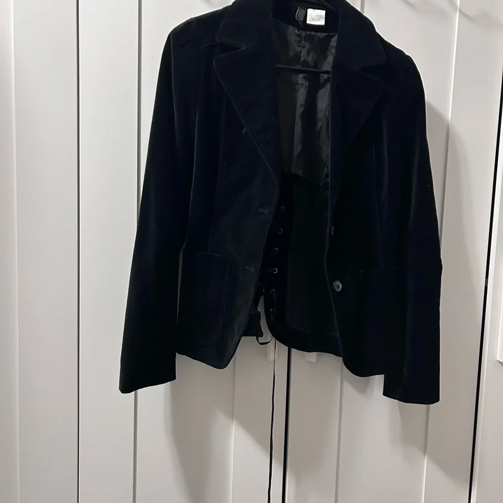 Black Velvet Lace-Up Back Blazer - Picture 4 of 4